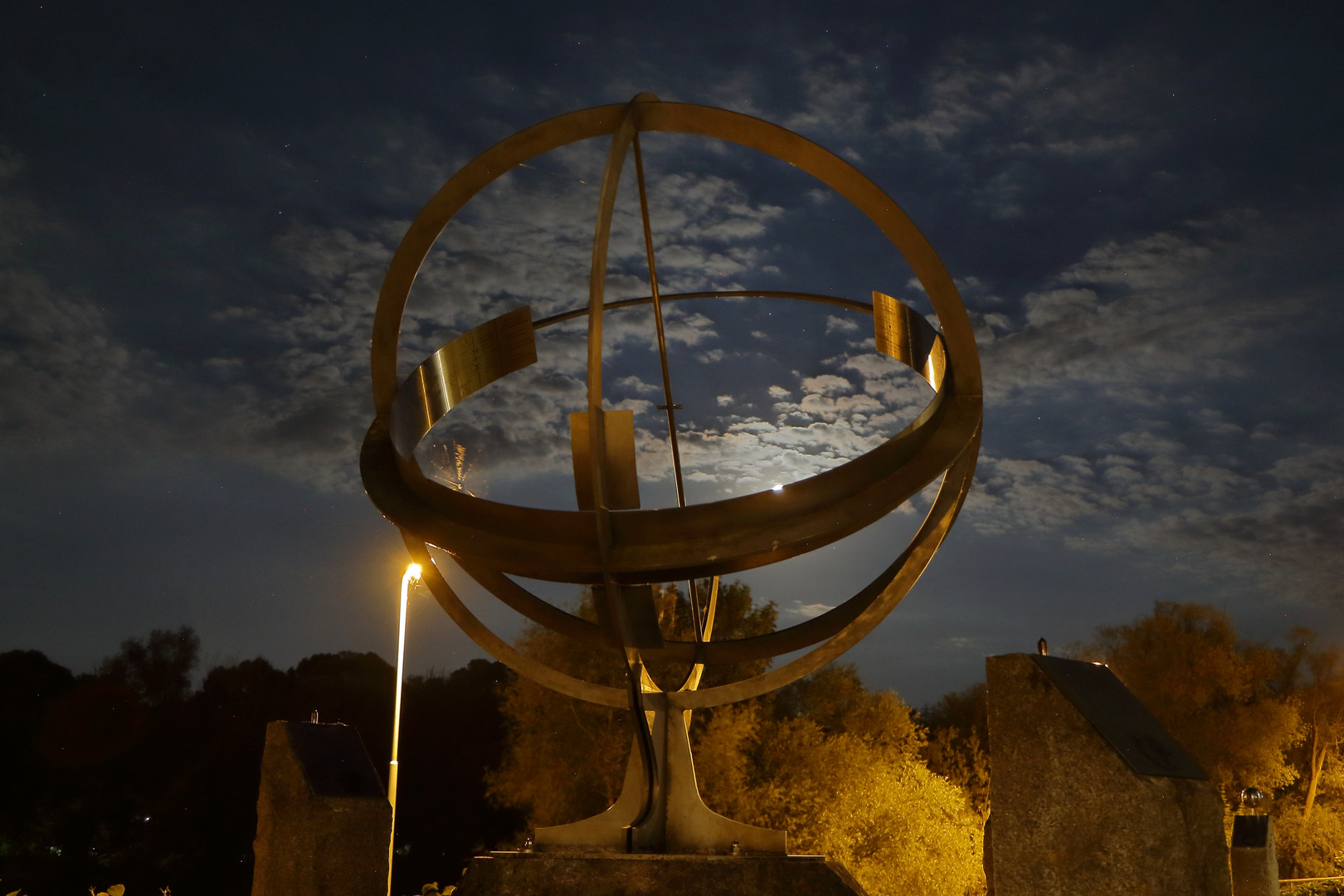 Astronomiegarten mitt Mond 