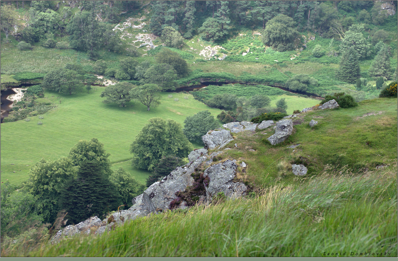 At the descent into the valley