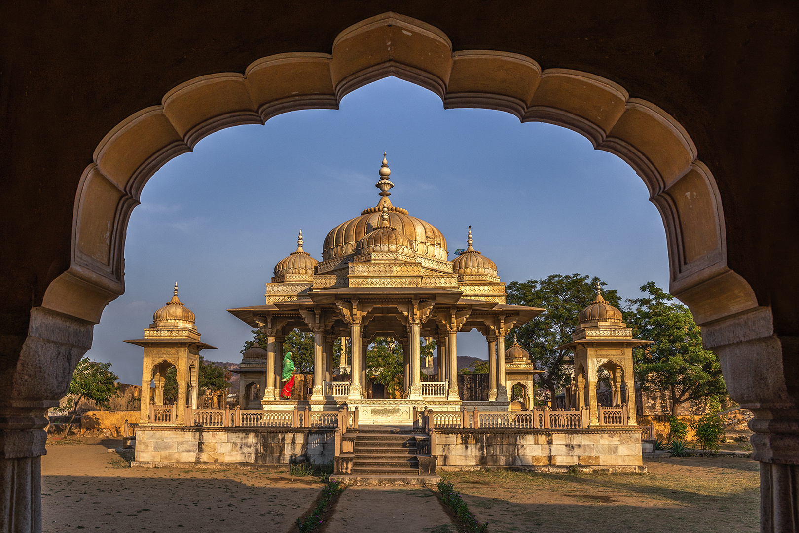 At the Maharaniyon Ki Chhatariyan