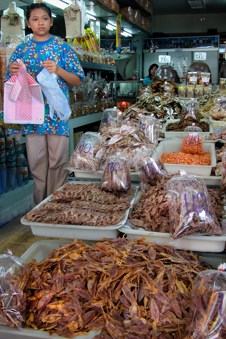 At the market in Maha Chai