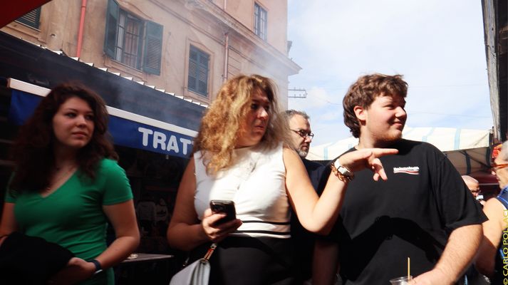 At the market, the spectacle of the people # 5