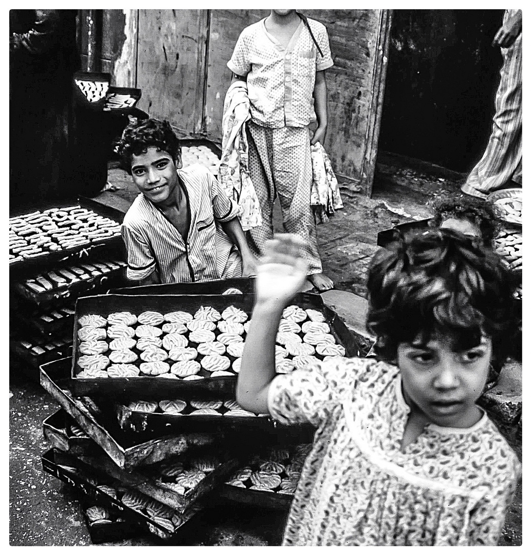 at the oven for cooking mam’s cakes in Old Cairo 