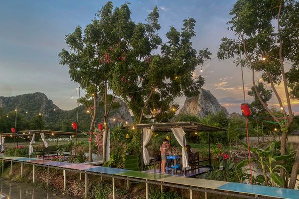 At the restaurant in Khao Ngu Park