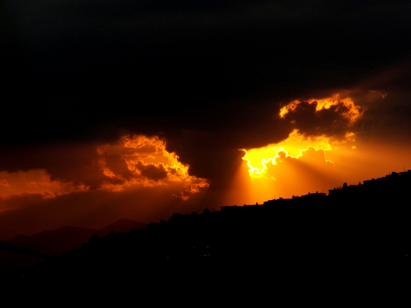 atardece en llamas