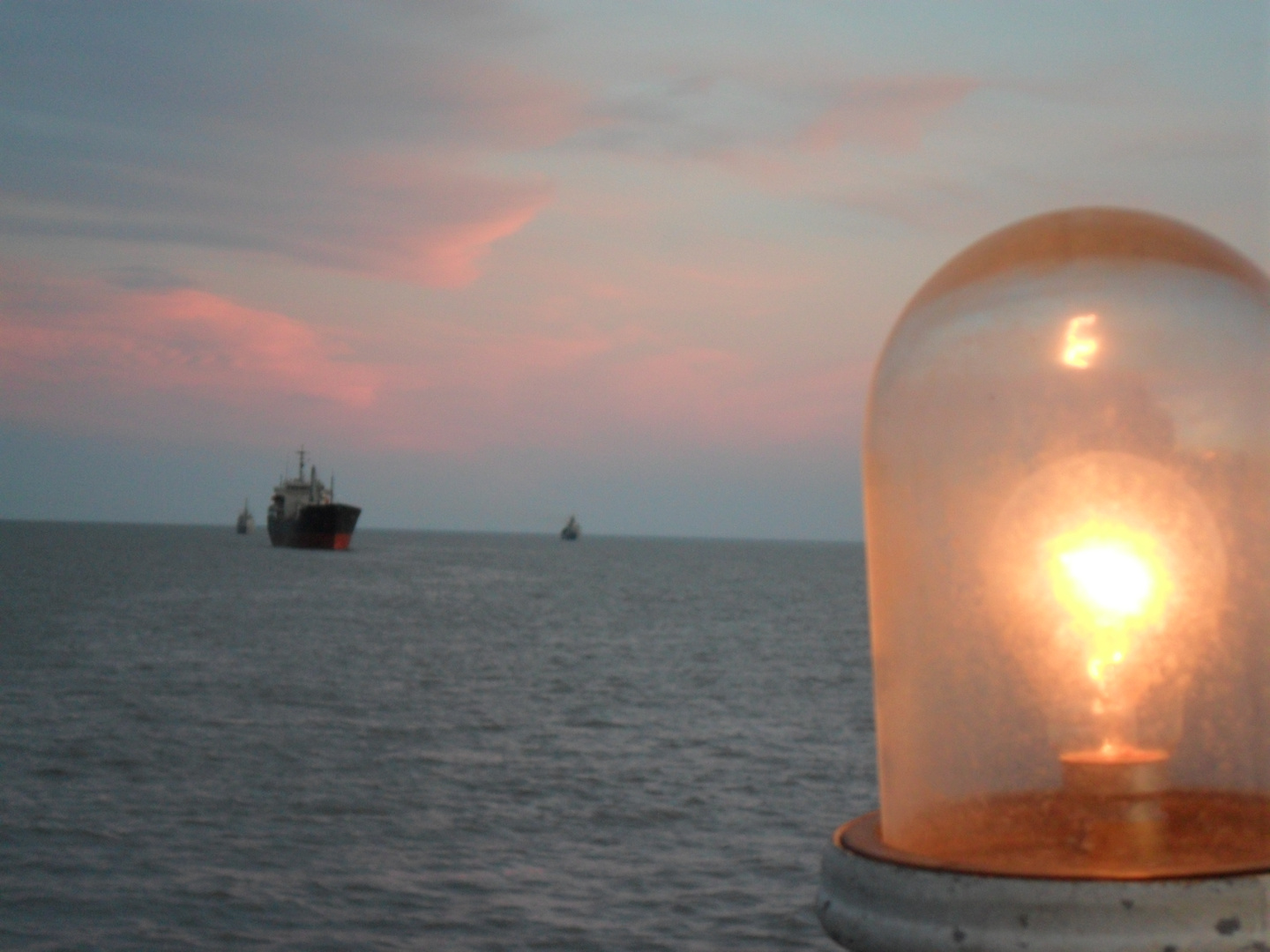 Atardecer arriba de un barco ..