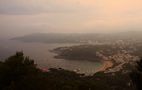 Atardecer brumoso sobre la caleta de groc 