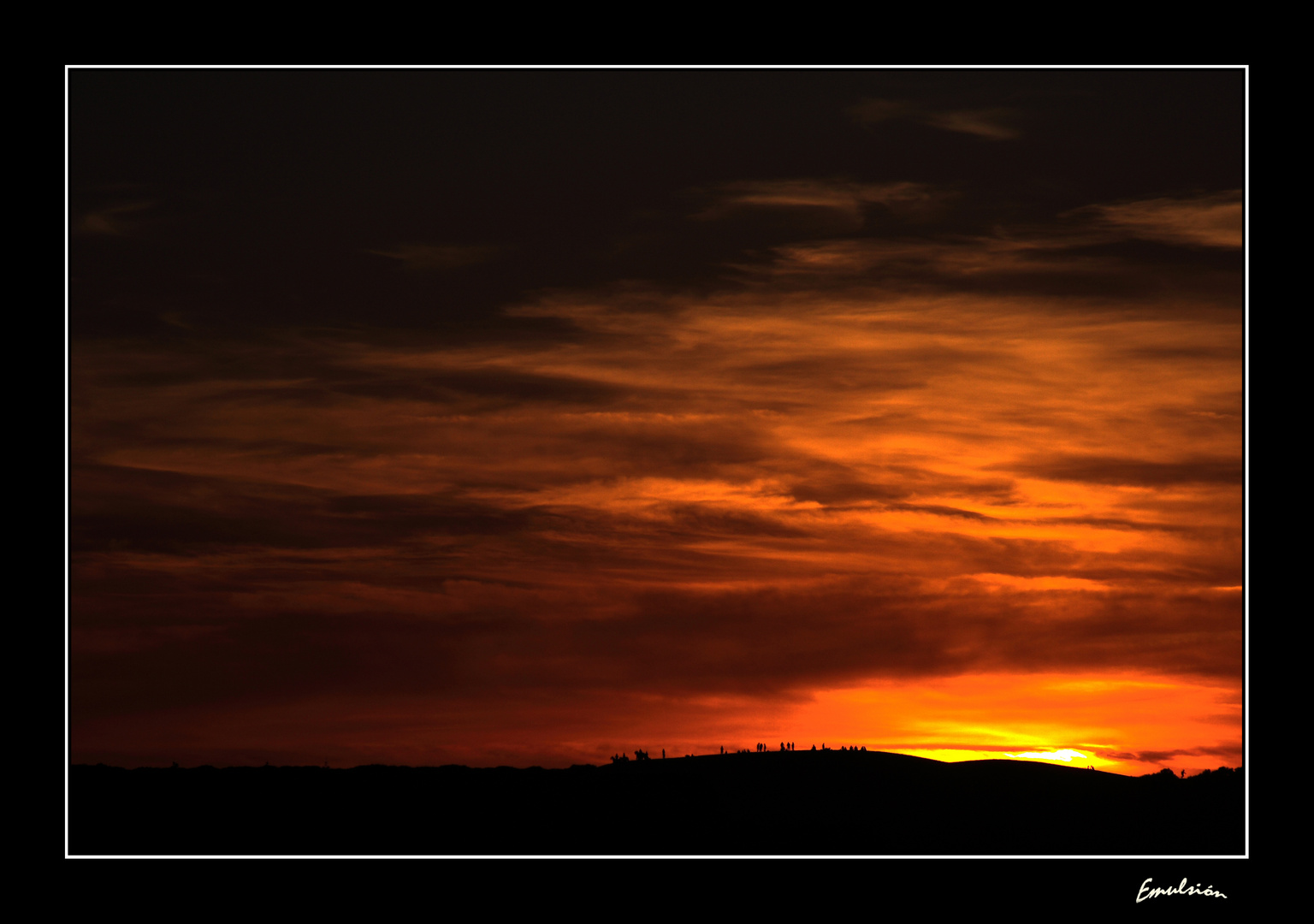 Atardecer con siluetas