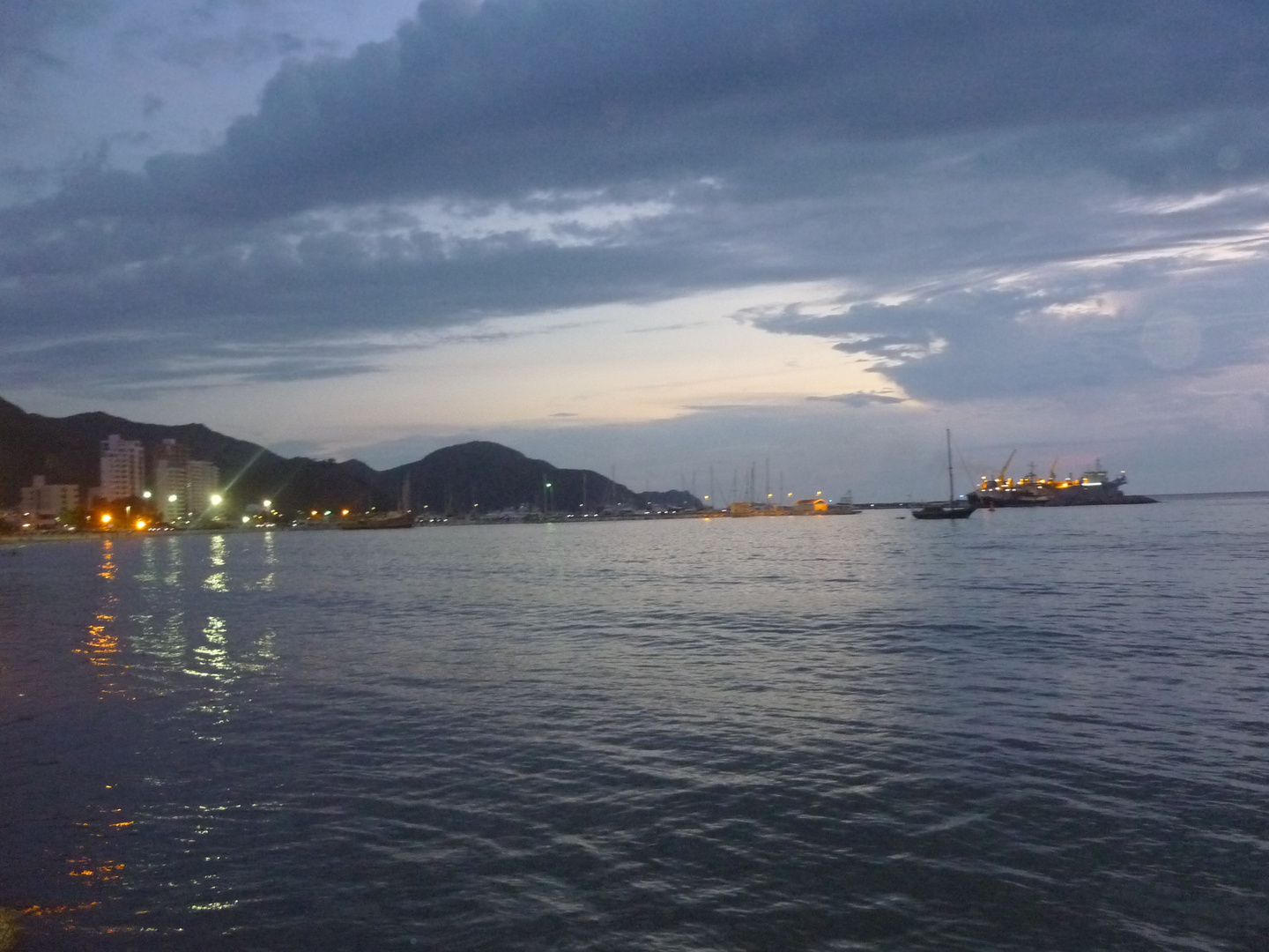 atardecer de ensueño en la mas hermosa bahia de america SANTA MARTA