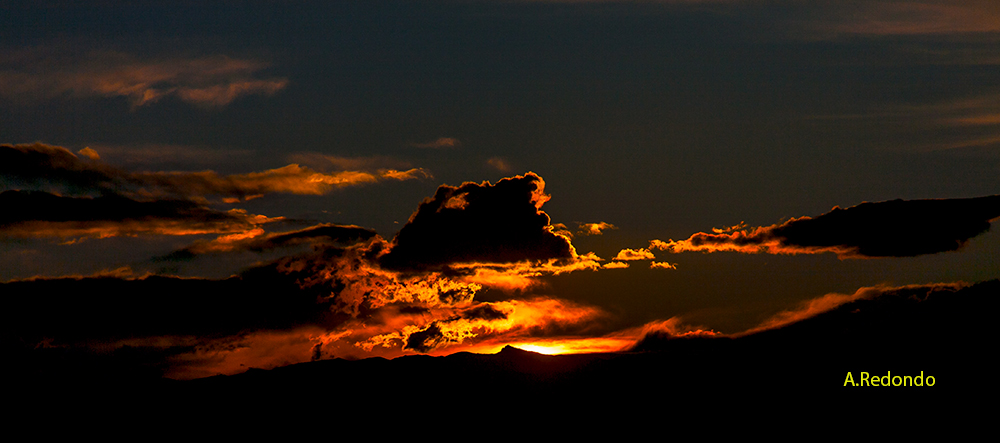 ATARDECER DE FUEGO