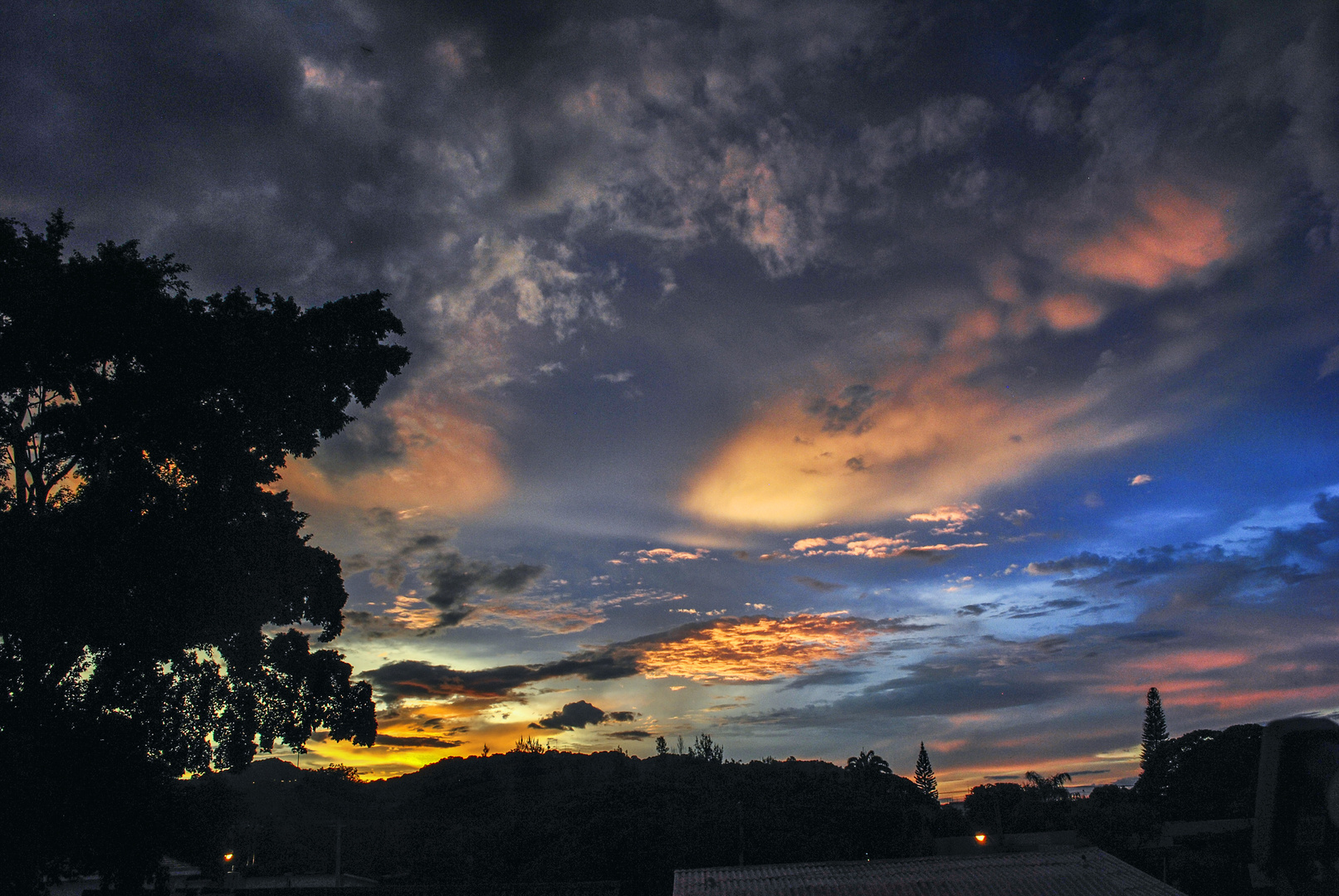 Atardecer de invierno en el trópico