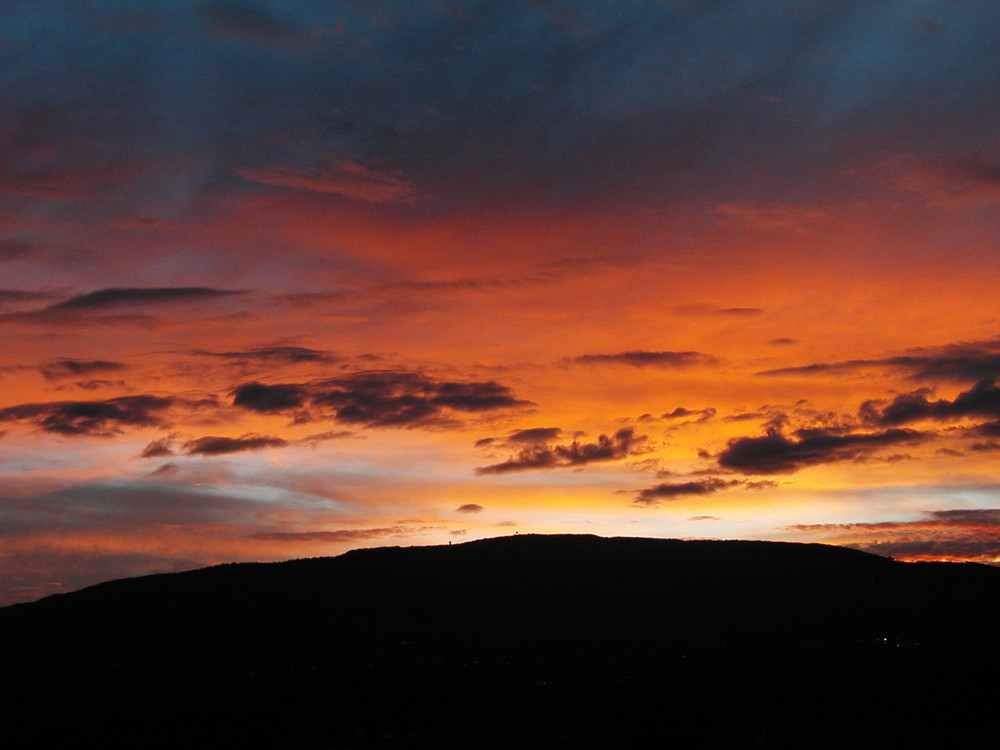 ATARDECER DESDE MI VENTANA