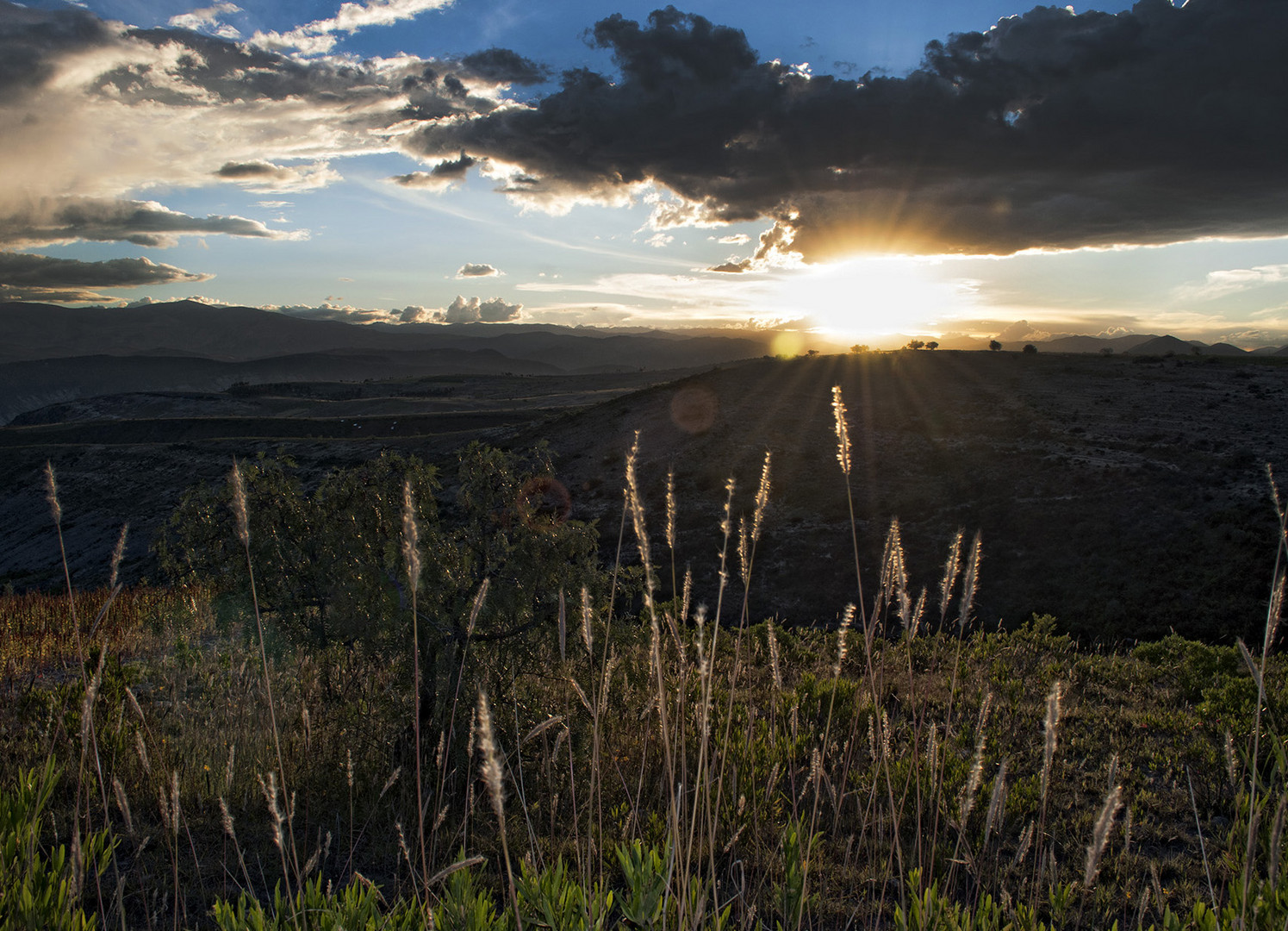 Atardecer en Acosvinchos, Ayacucho Perú.