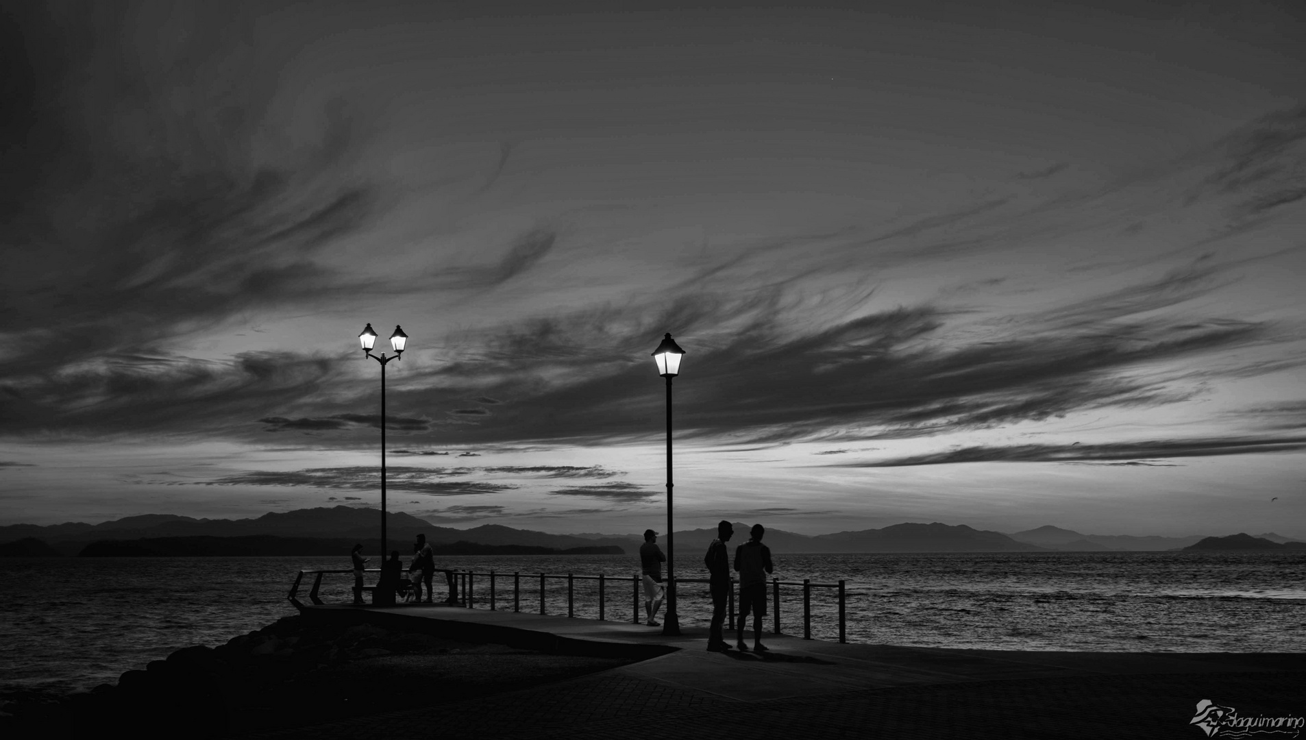 Atardecer en blanco y negro