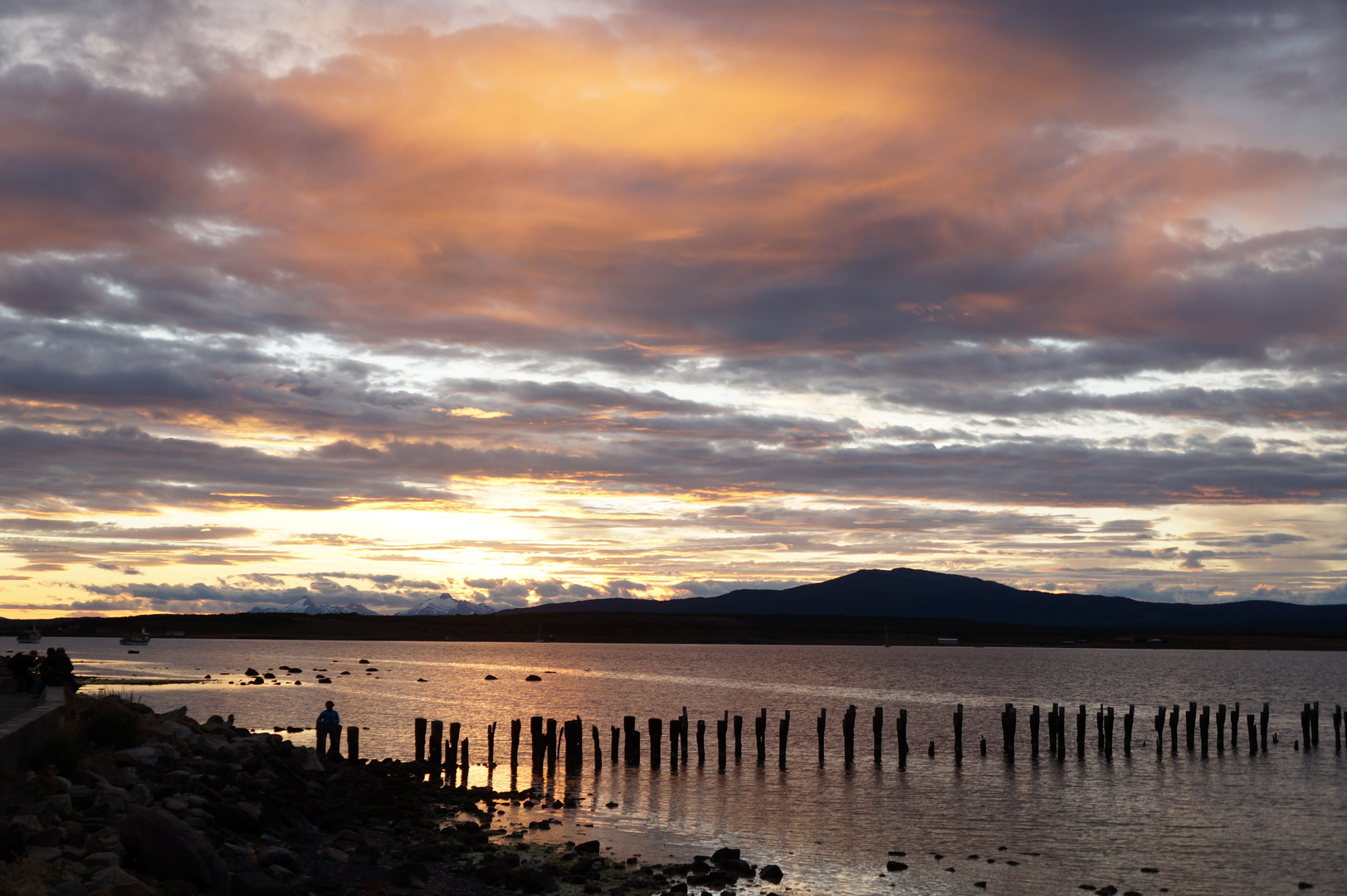 Atardecer en costanera Puerto Natales