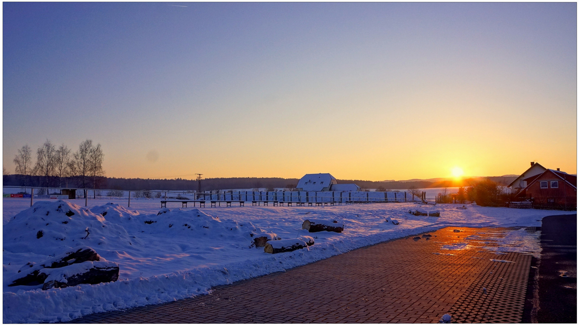 Atardecer en el campo de deportes (Abend am Sportplatz)