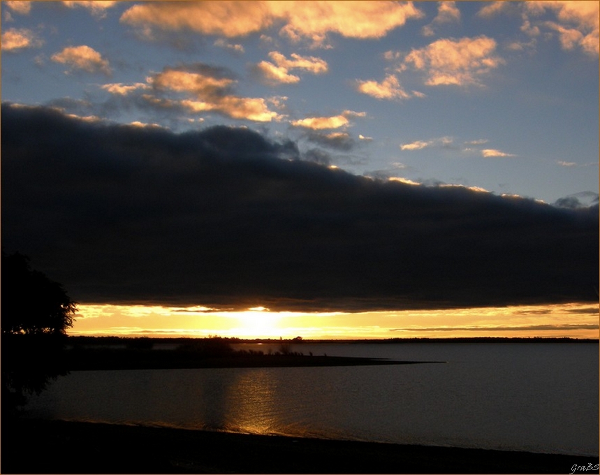 Atardecer en el lago.