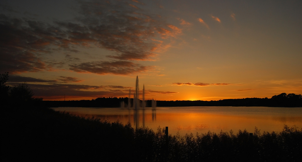 ATARDECER EN EL LAGO