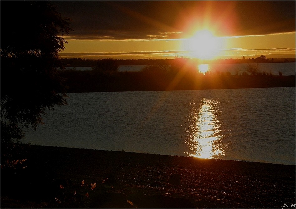 Atardecer en el lago II.