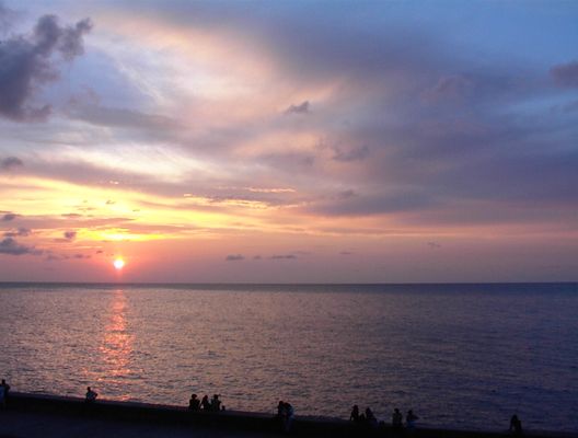 Atardecer en el Malecon habanero