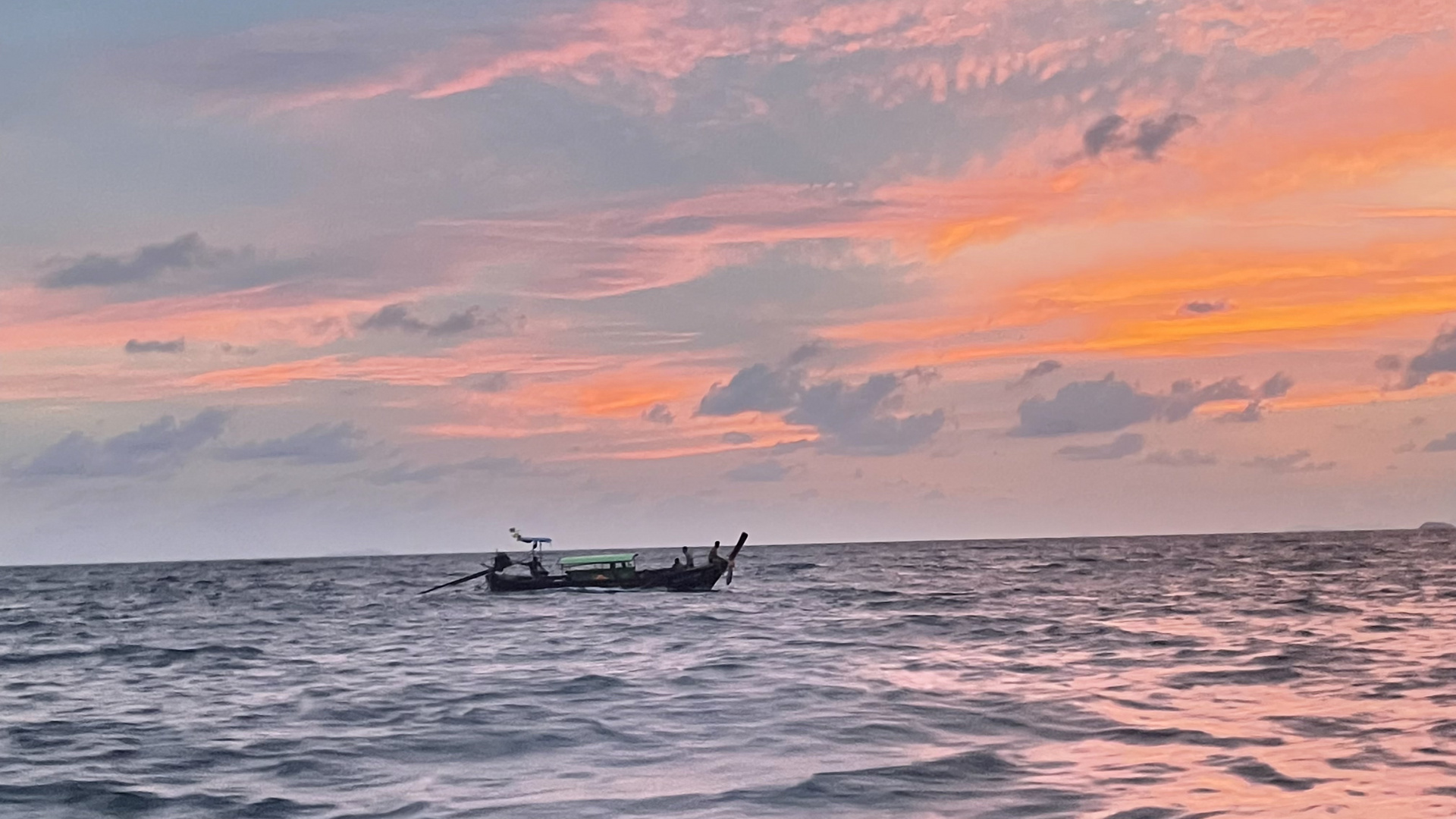 Atardecer en el mar de Andamán