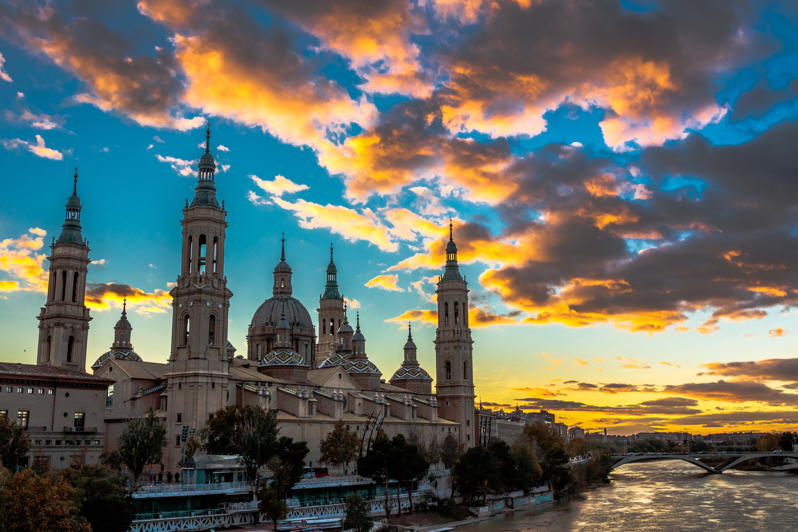 atardecer en el Pilar, Zaragoza