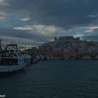 Atardecer en el puerto pesquero de la ciudad del Papa Luna.