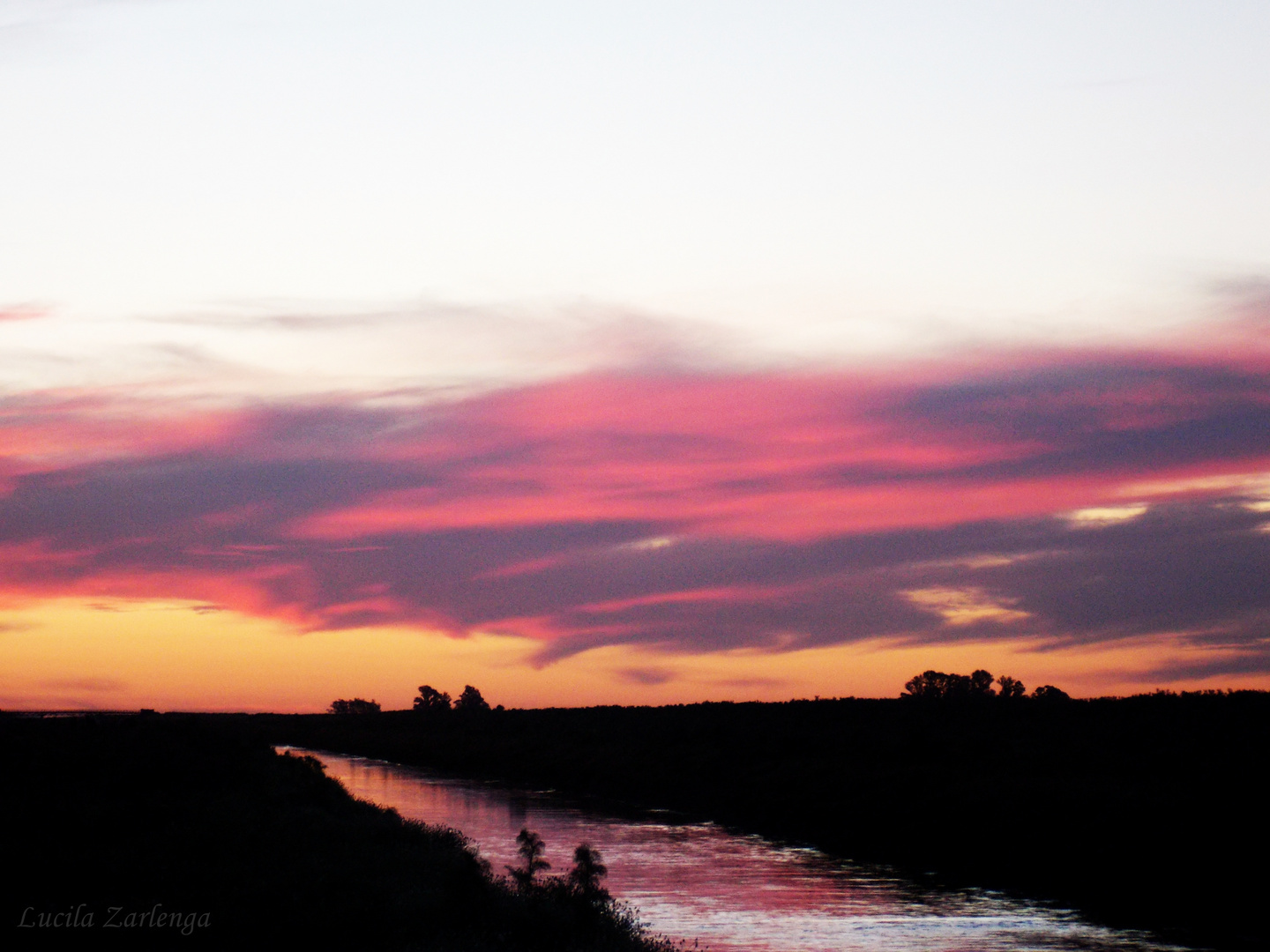 Atardecer en el río