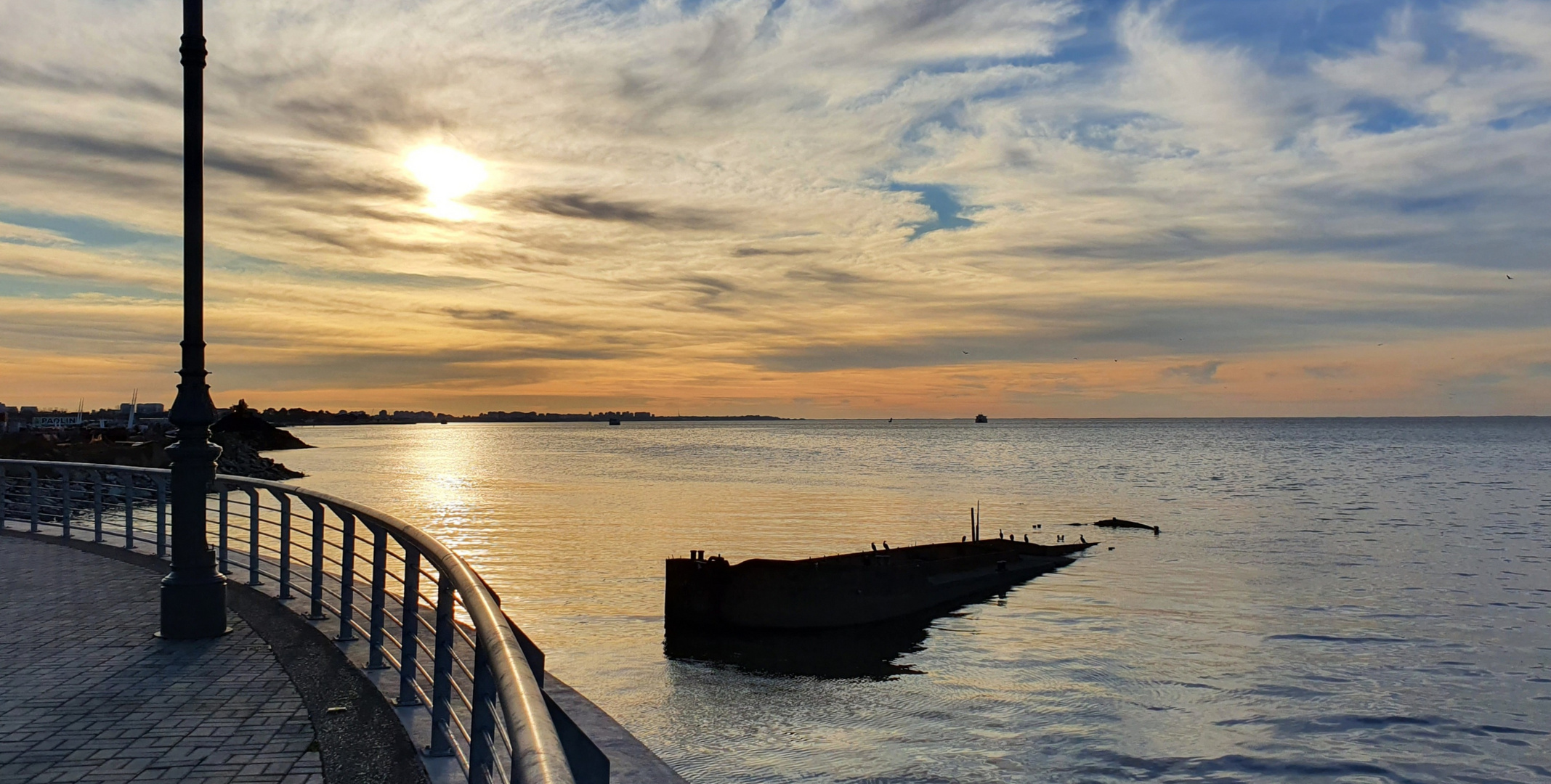 .. ATARDECER EN EL RÍO DE LA PLATA