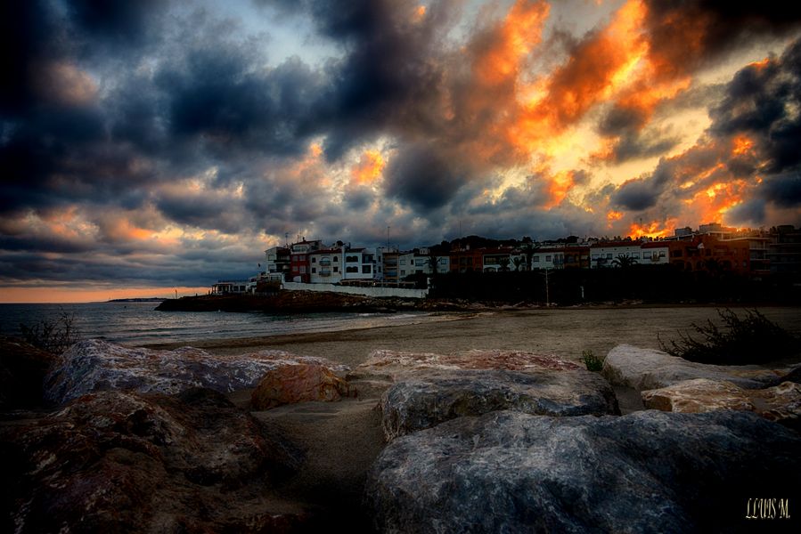 ATARDECER EN EL "ROC DE SANT GAIETÀ".