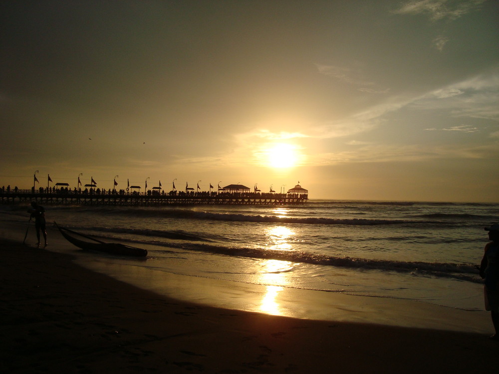 Atardecer en Huanchaco, Trujillo - Perú