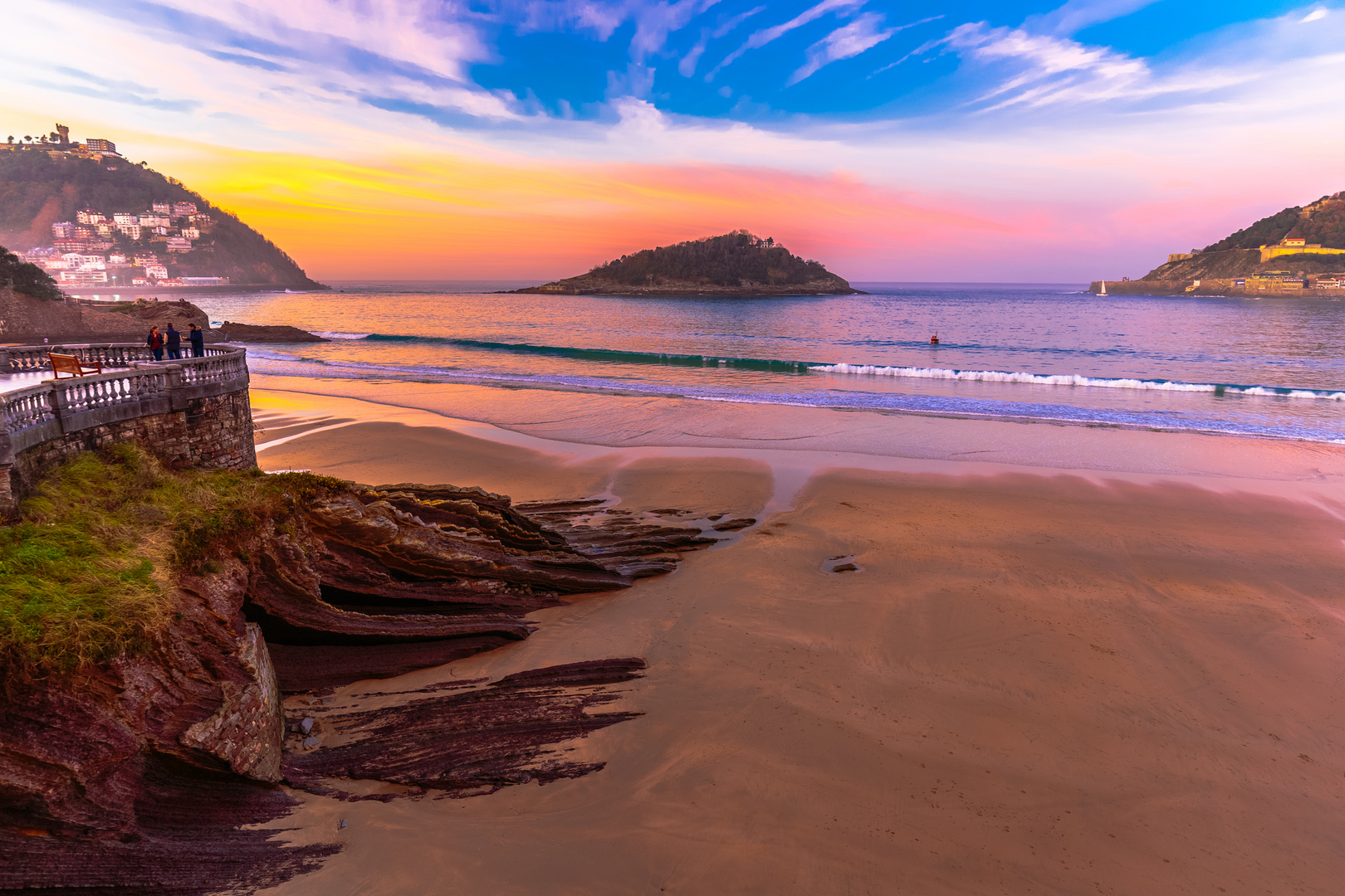 atardecer en la playa de la concha, San Sebastián