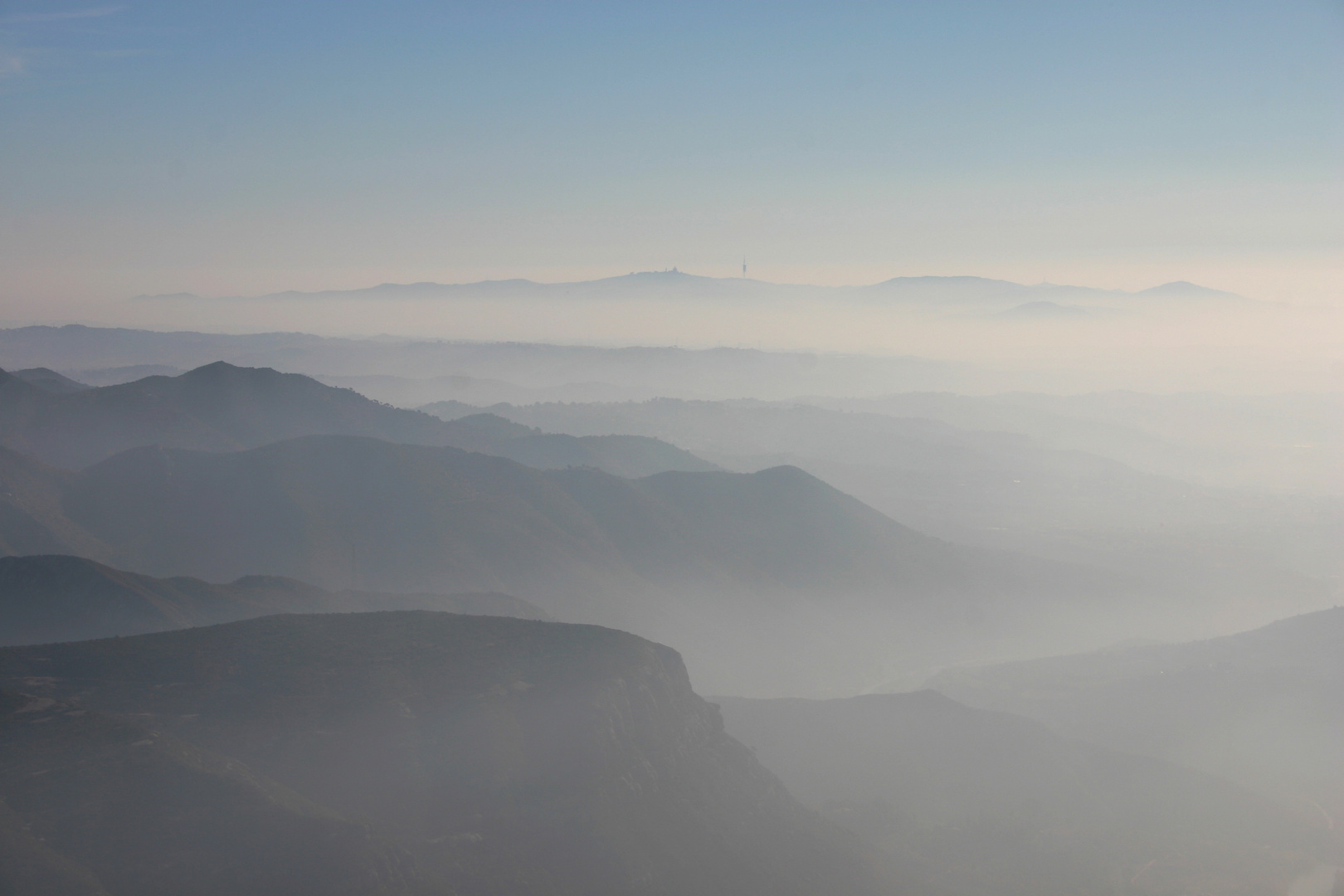 atardecer en las montañas de Montserrat