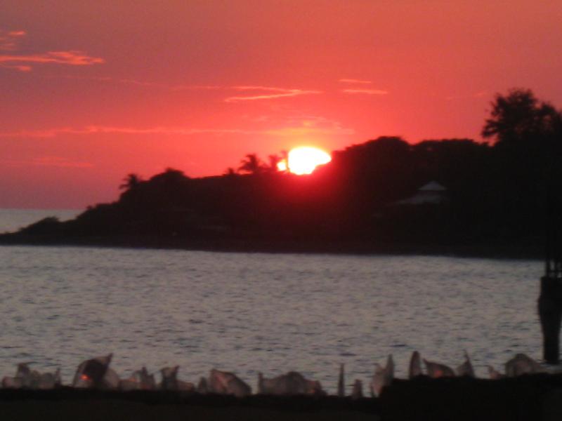 Atardecer en playa el Obispo. Puerto de la Libertad. El Salvador