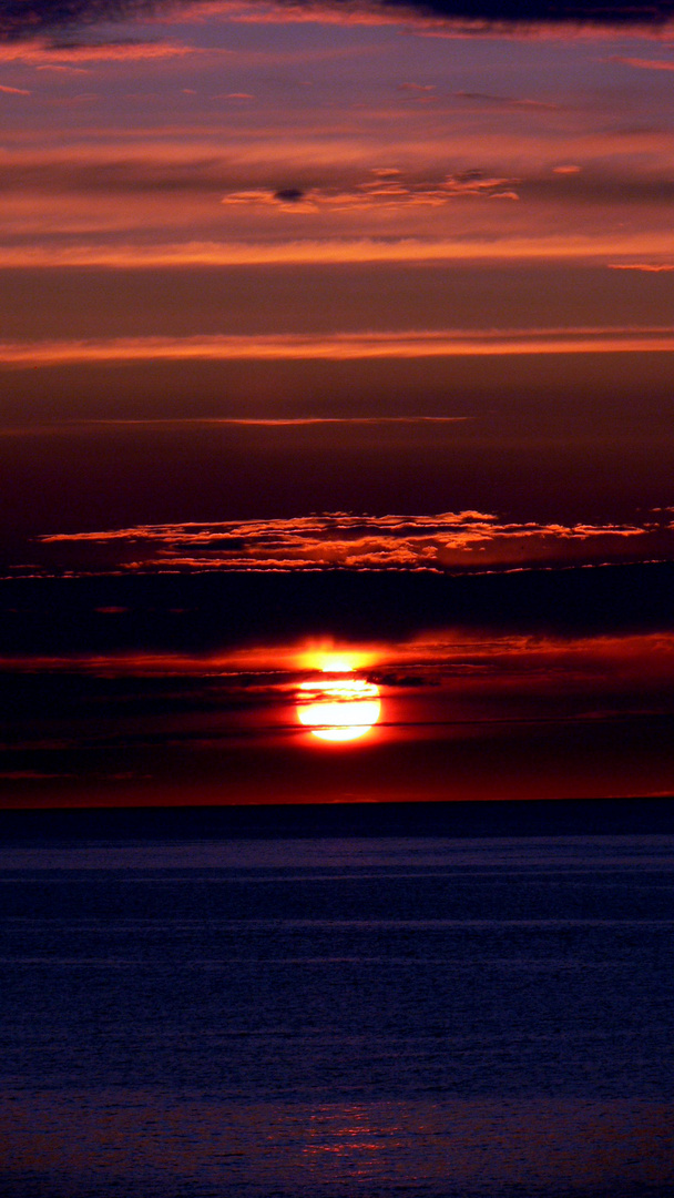 ATARDECER EN ROJO / RED DUSK