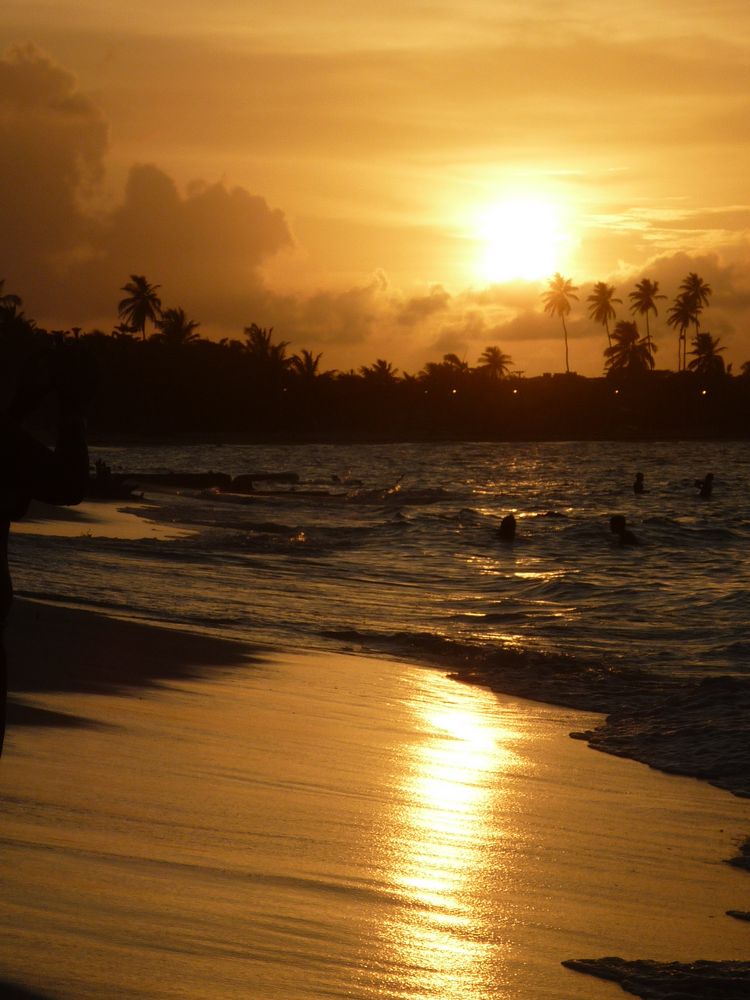 Atardecer en San Andres Islas (Colombia) by Sonia Osorio Serna 