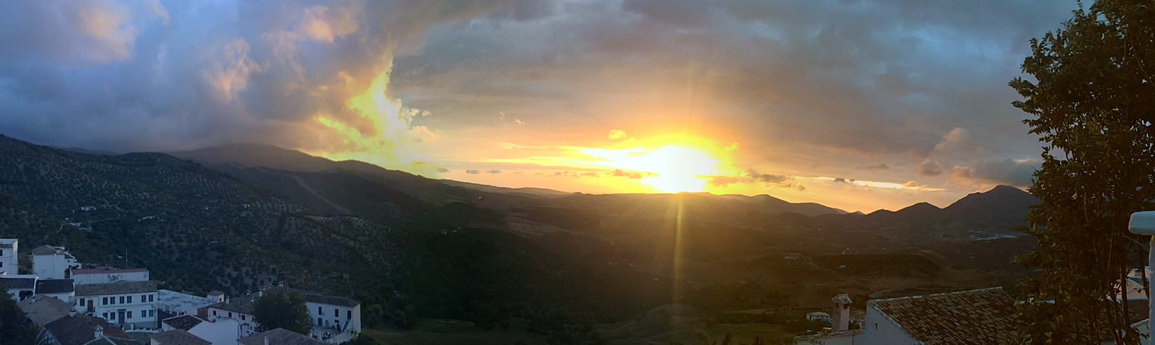 Atardecer en Zahara de la Sierra