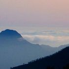 Atardecer entre las montañas