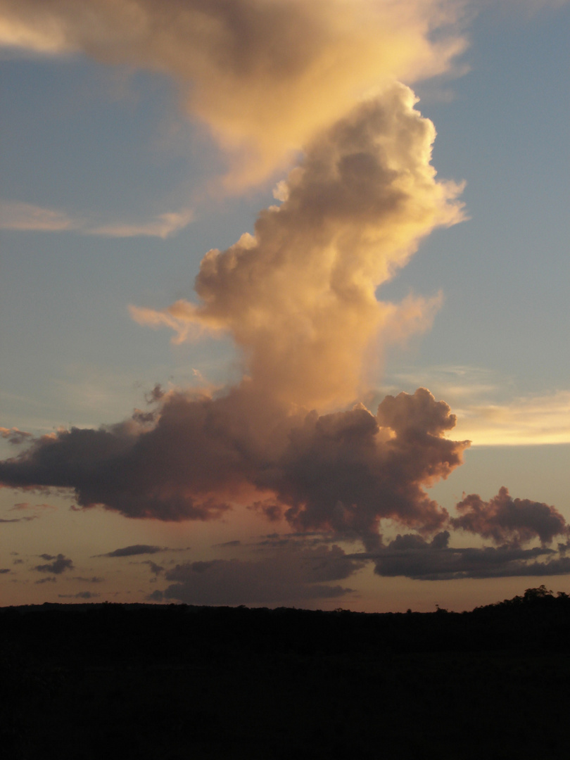 Atardecer nuboso.