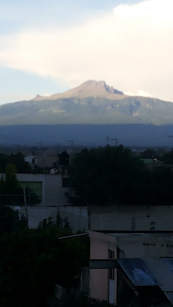 atardecer poblano , la malinche de fondo