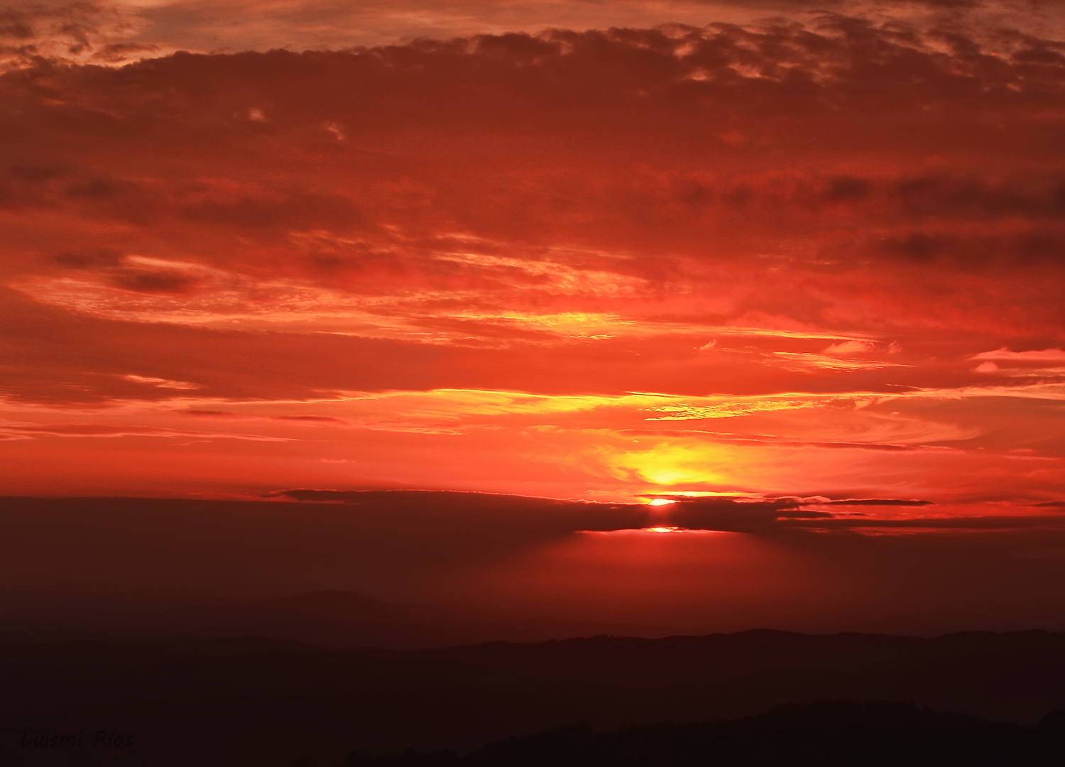 Atardecer rojo en la Sierra San Cristobal (Huelva)