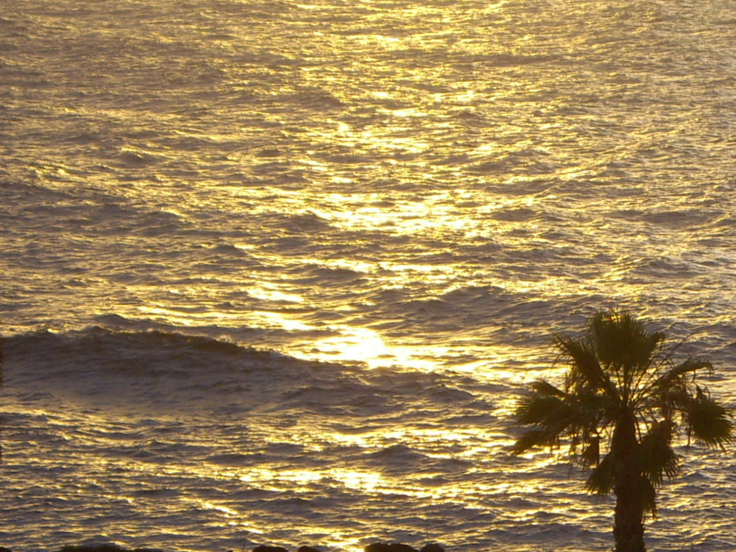 atardecer sobre el mar