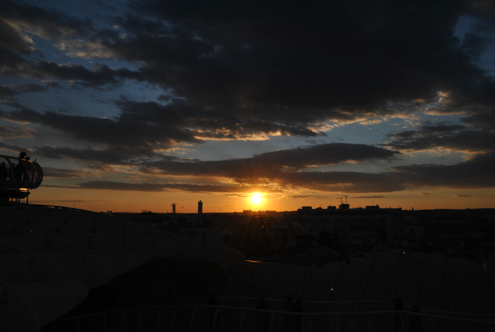 ATARDECER SOBRE SEVILLA