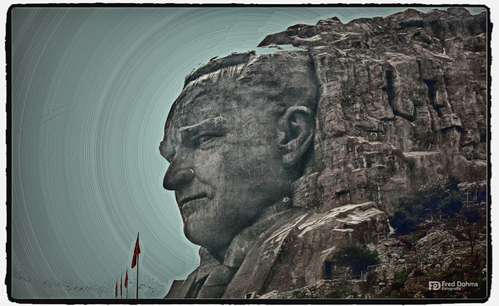 Atatürk Maske, Izmir