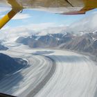 Atemberaubende Aussicht bei einem Flug über das Gletscherfeld