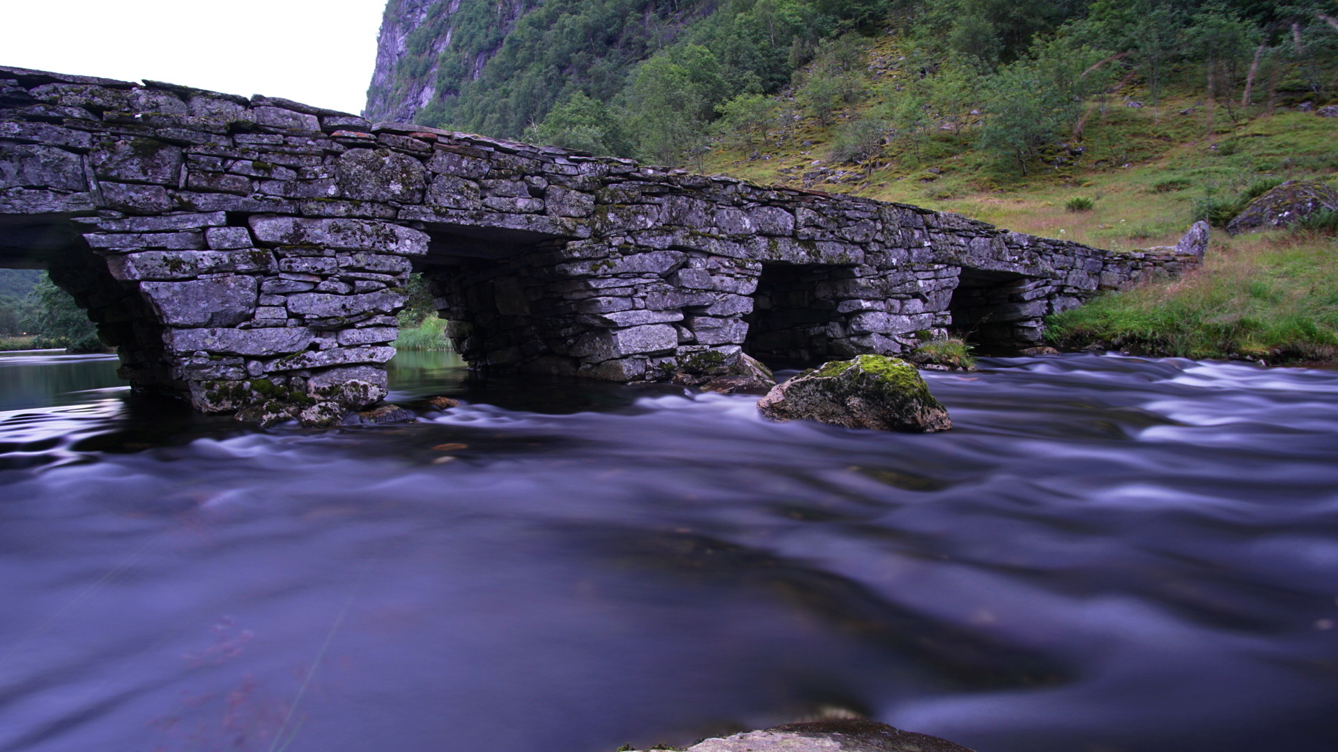 Atemberaubende Steinbrücke 