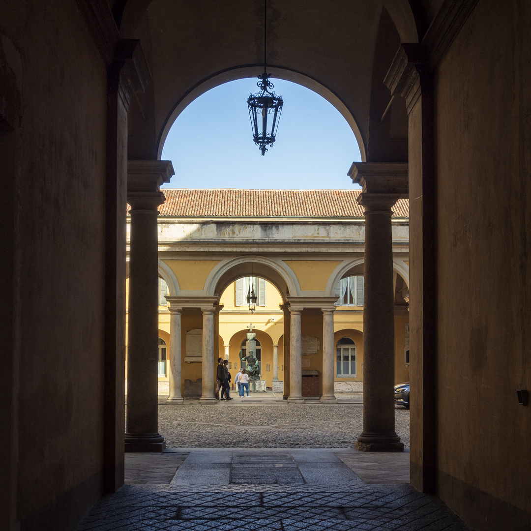 Ateneo di Pavia, portico