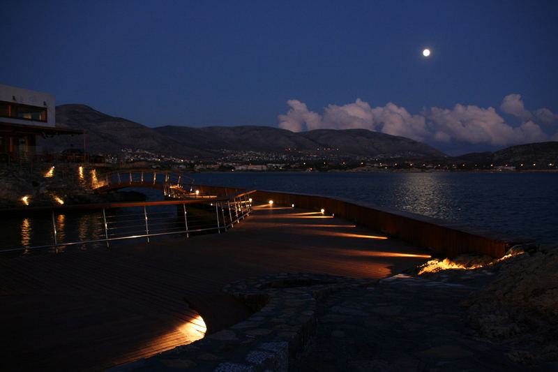 Athen bei Nacht ( der Mond ) Nov 2006