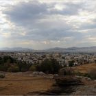 Athen - Blick durch die umgetretenen Zäune auf die Stadt