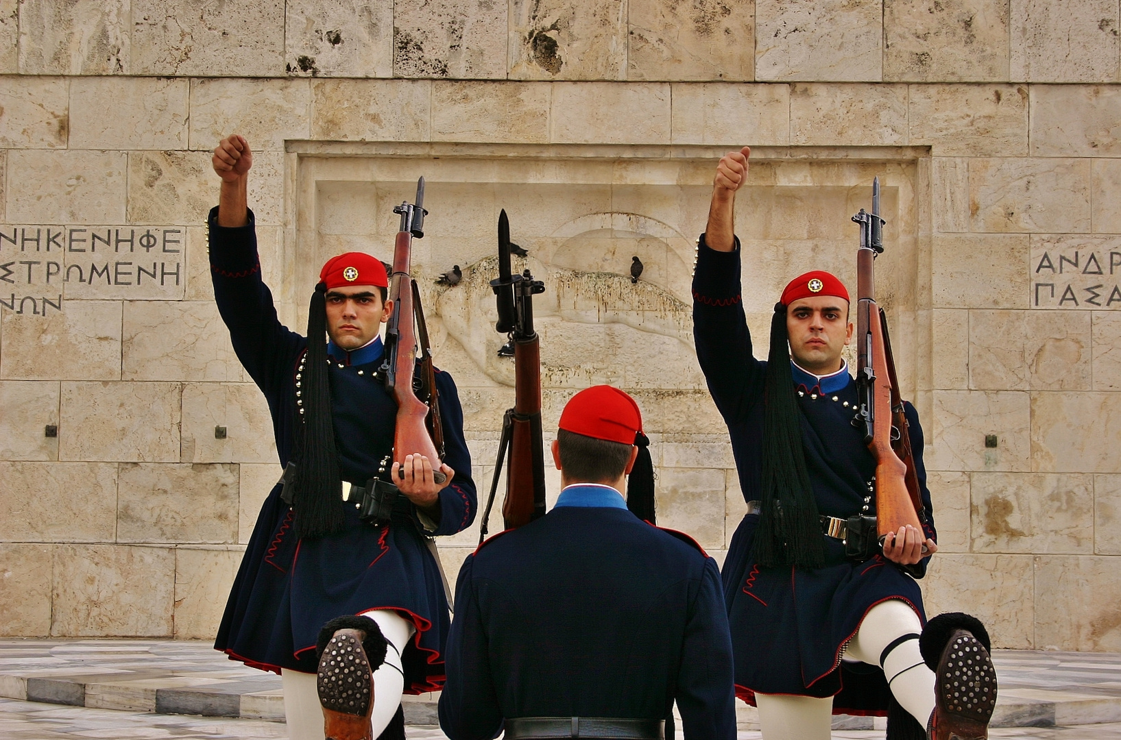 Athènes.....La relève!