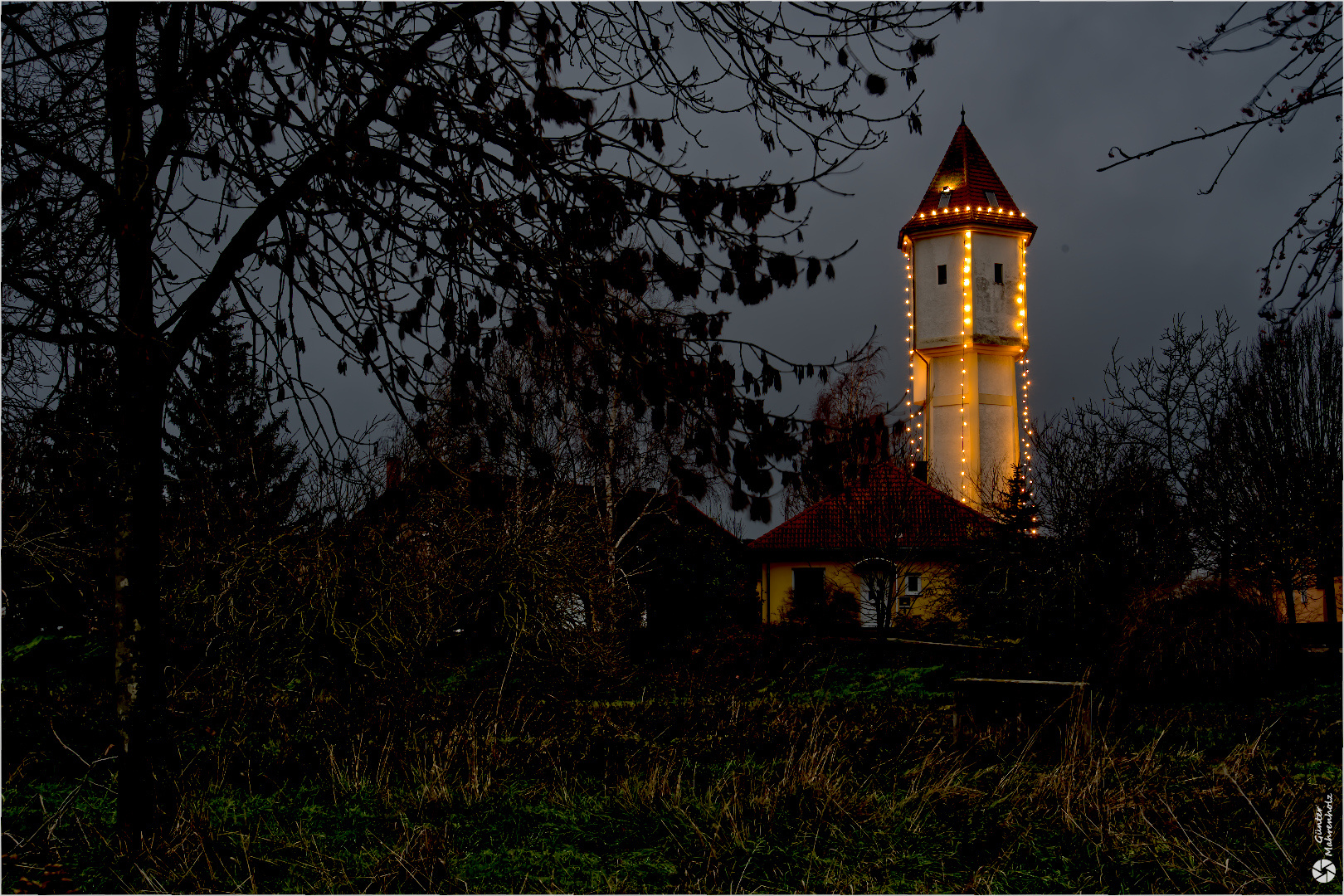 Athensleben, Wasserturm zur Adventszeit